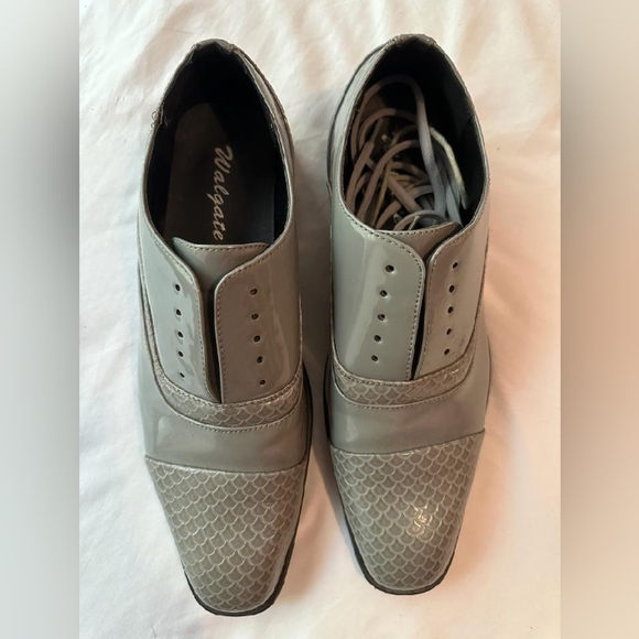 Shoes - Picture 5 of 8